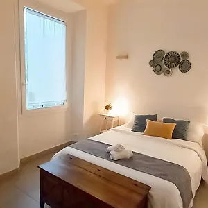  Apartamento Charming & Spacious Florentine Just Two Mins From Tram Stop