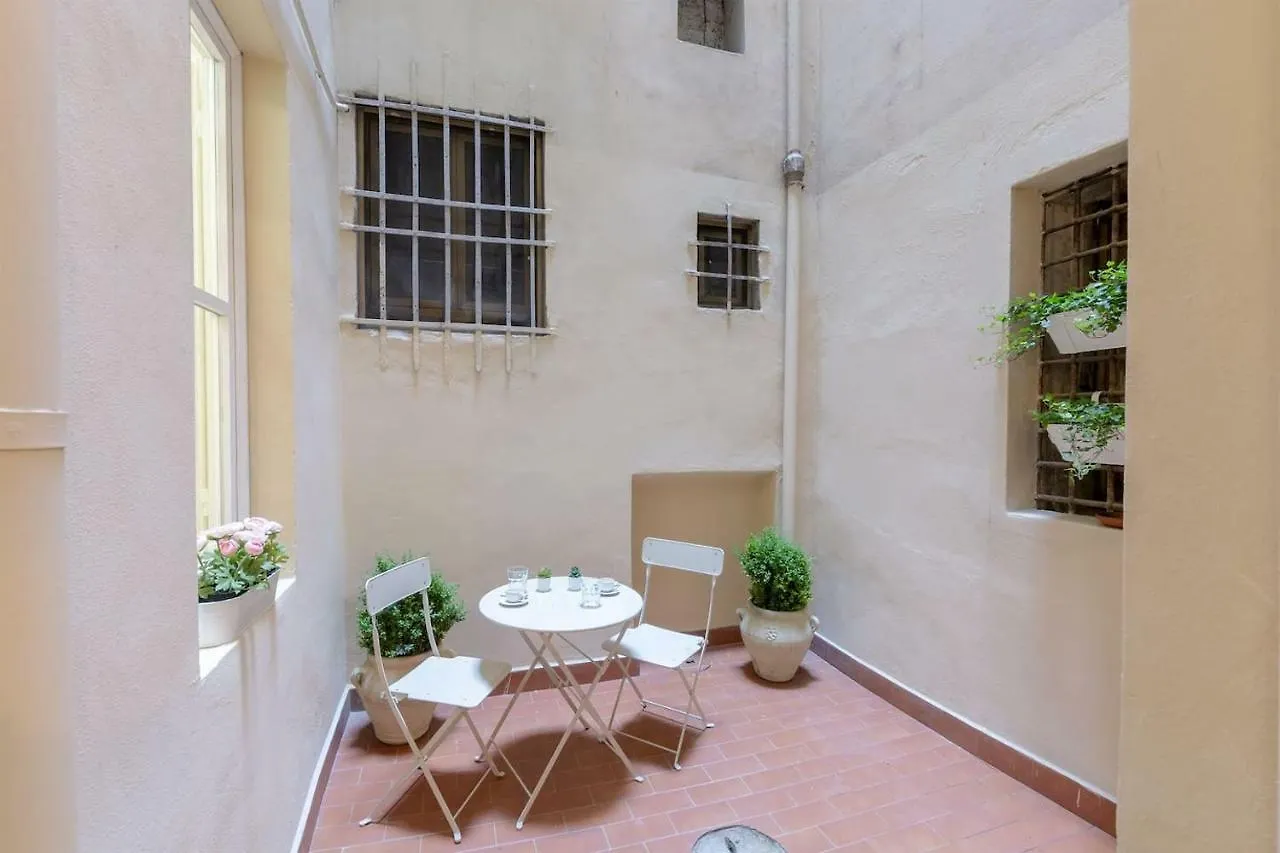 Florence Fiorino Apartment